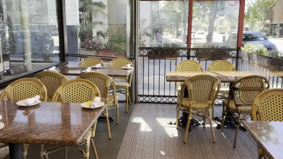 Pizzeria Del Sol patio and counter on Ventura Boulevard